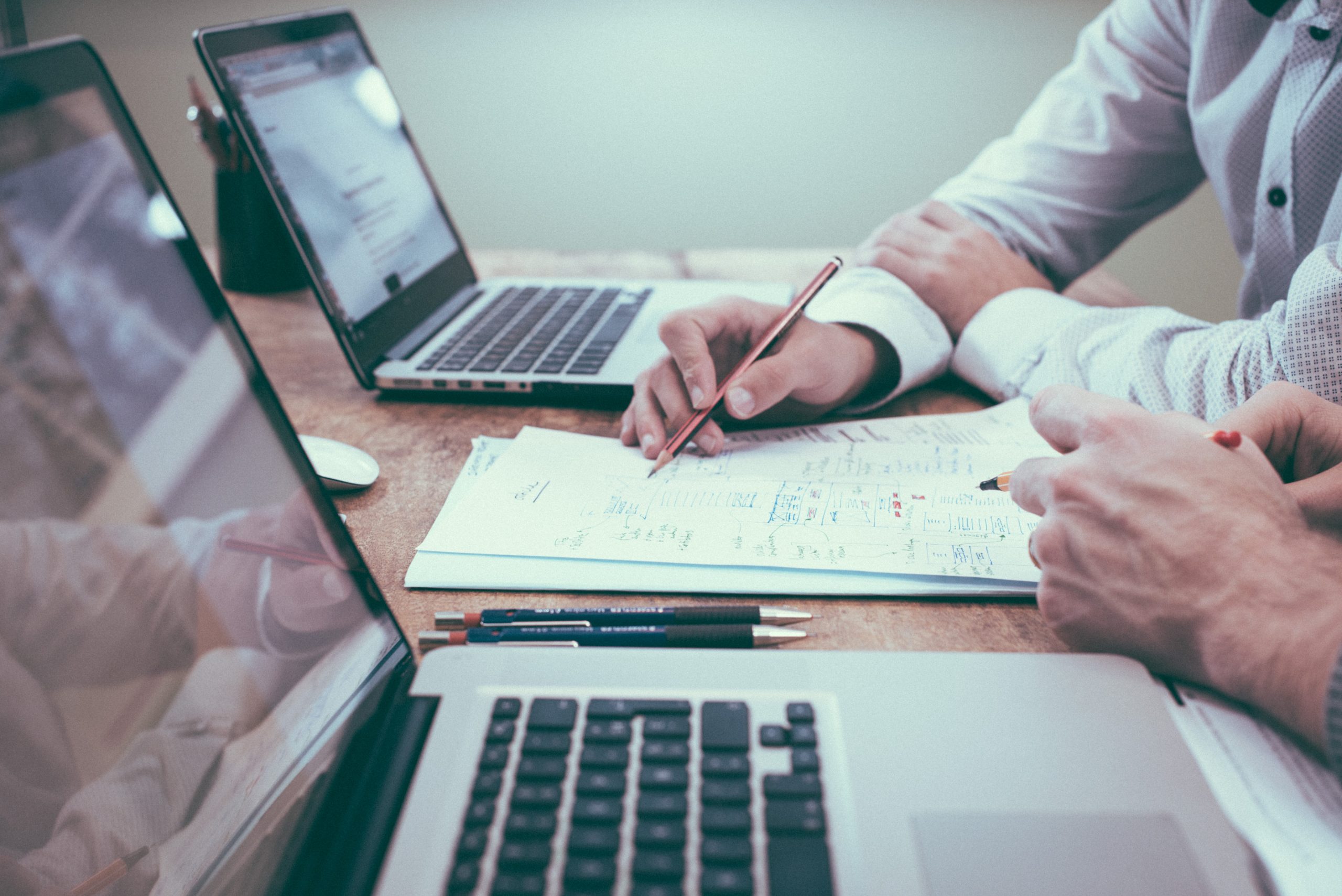 What's the difference between Invoice Financing and Factoring and which is right for me?